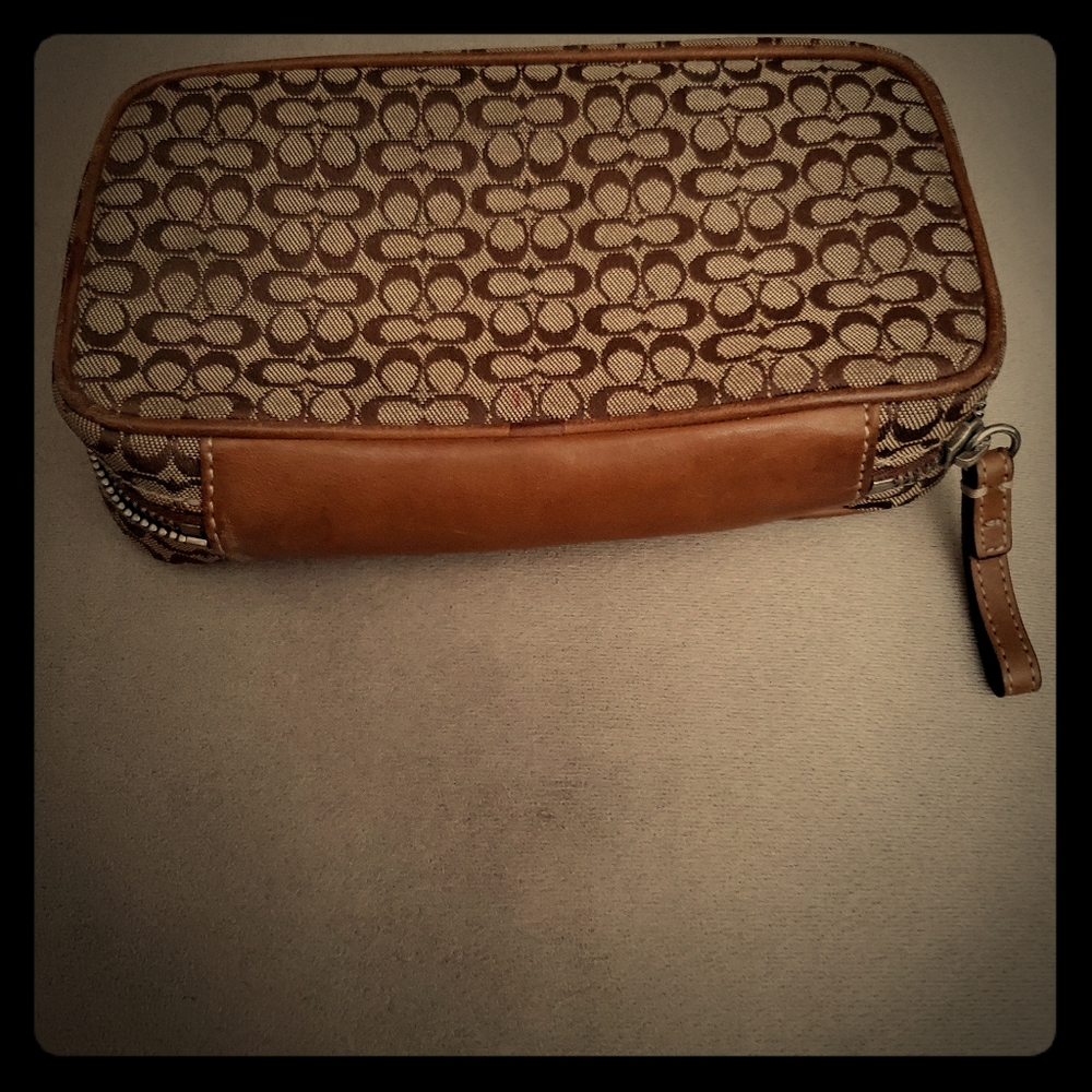 Small cosmetic case